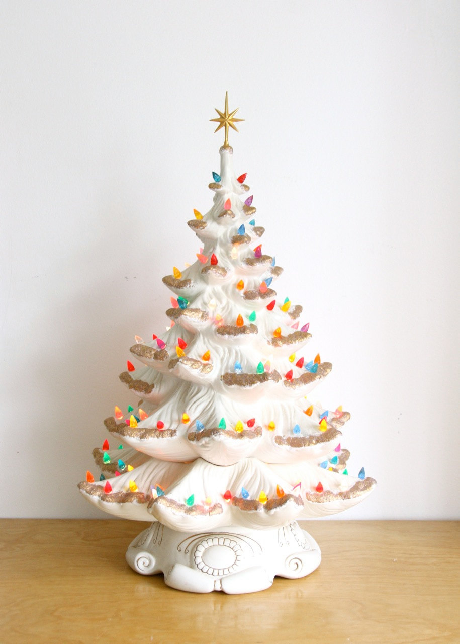 4 Most Beautiful Ceramic Christmas Trees For The Season   White Tree 1 